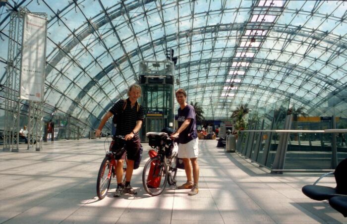 Robert und Conrad am Frankfurter Airport Bahnhof