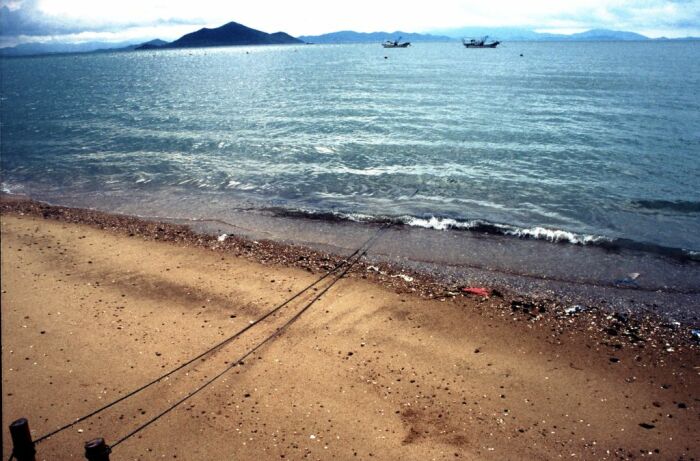 der kleine Strand war nicht gerade einladend