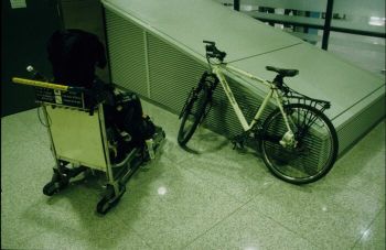 mein Rad auf dem Aiport in Korea