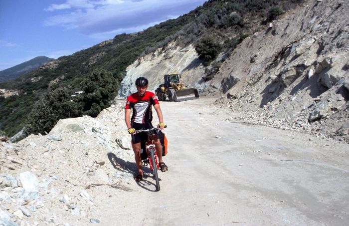 Robert auf der einzigen Baustelle auf dem Cap Corse