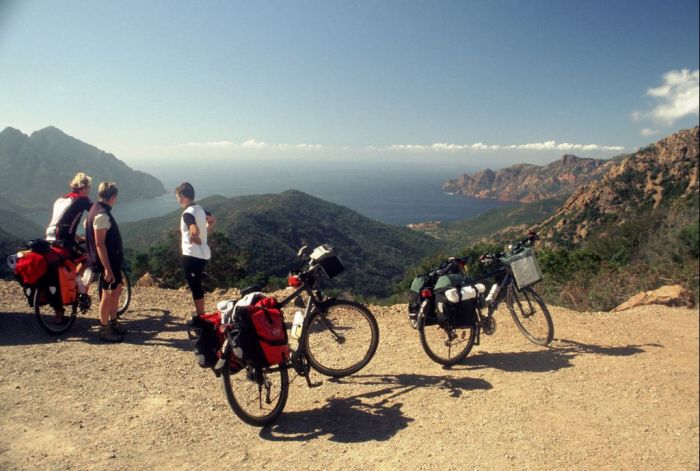 Robert mit zwei deutschen Radlerinnen auf dem Col de Palmarella