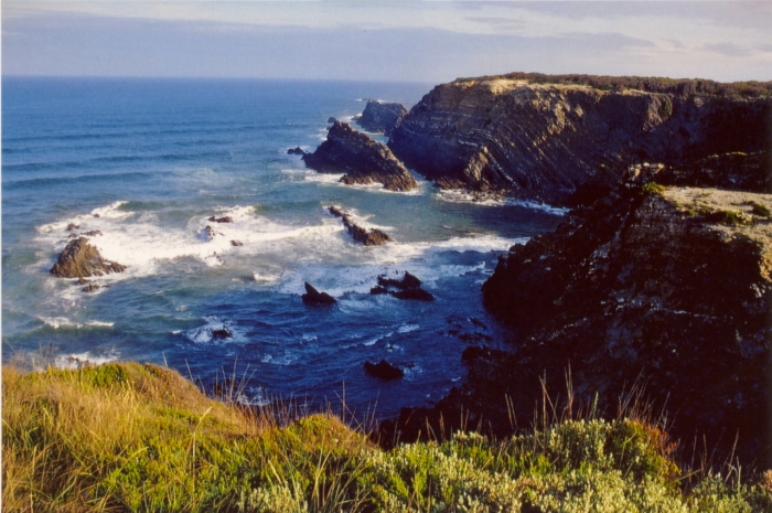 die Steilküste am Praia de Zambujeira