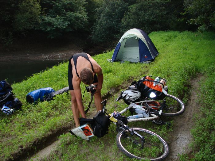 unsere Zeltstelle am Stausee bei Endorra