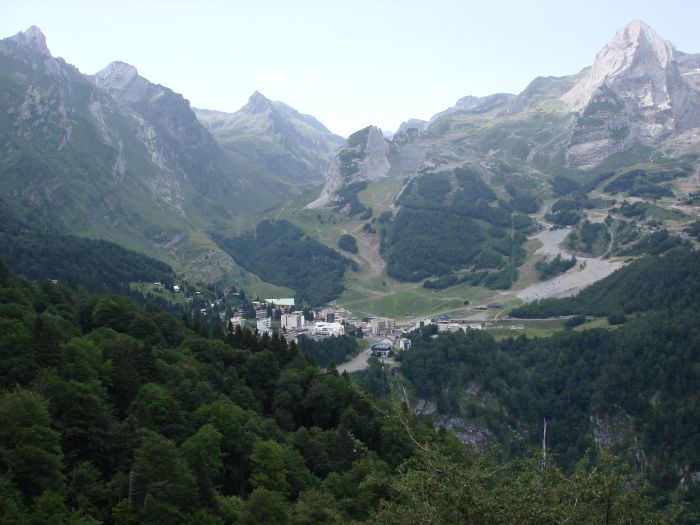 Gourette und die ihm umliegenden Berge