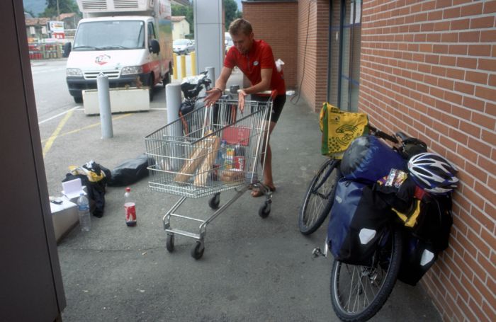 Conrad mit dem Tageseinkauf