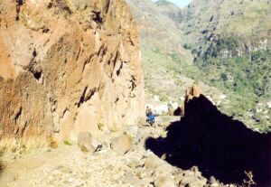 Conrtad fotografiert die Bucht (im Hintergrund La Gomera)